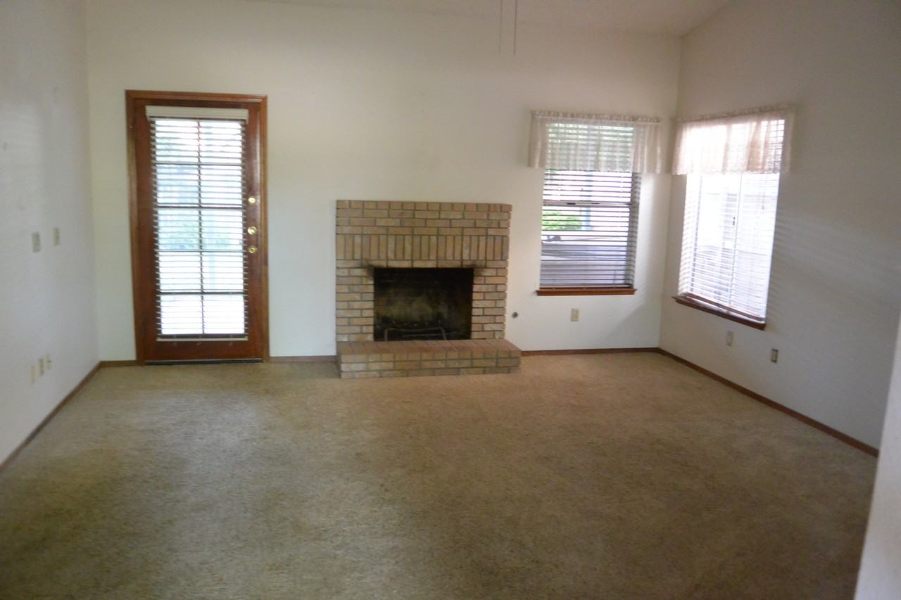6025 W Paradise Ave - Photo 2 of 11