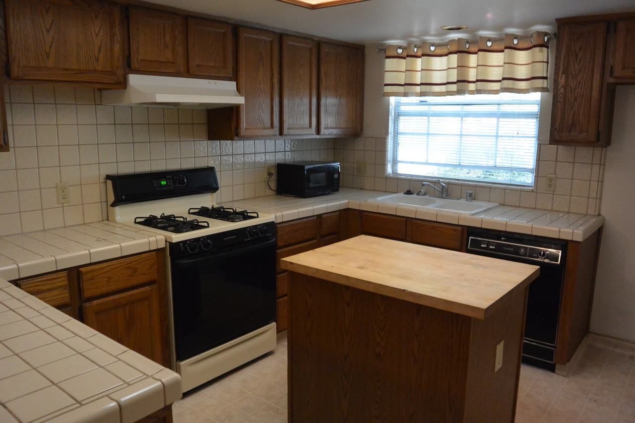 6025 W Paradise Ave - Photo 4 of 11
