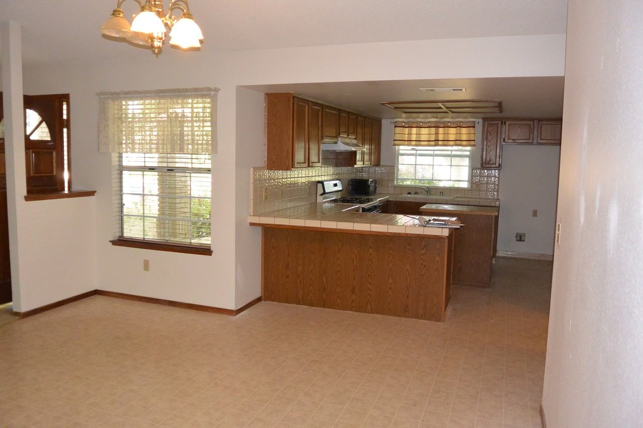 6025 W Paradise Ave - Photo 5 of 11
