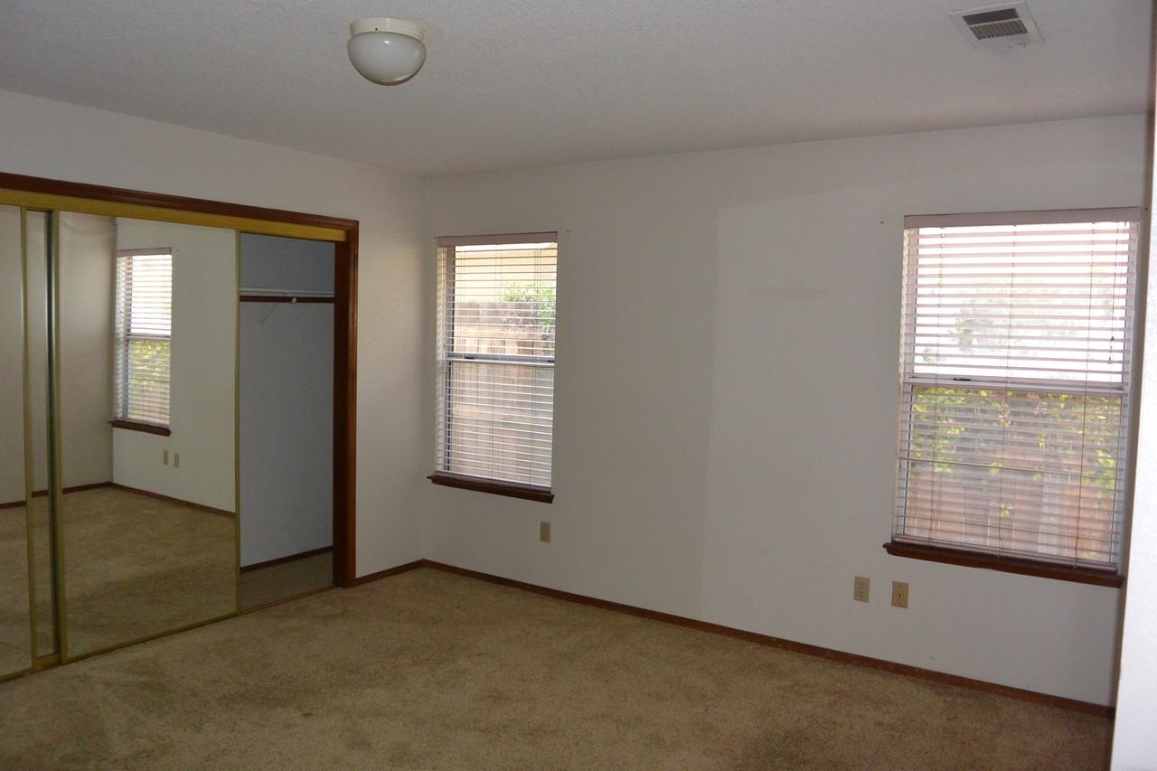 6025 W Paradise Ave - Photo 6 of 11