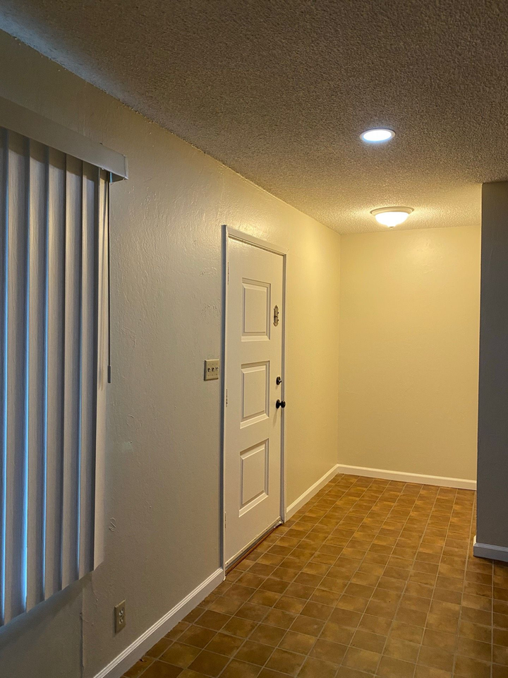 4690 Doane St - Photo 4 of 12
