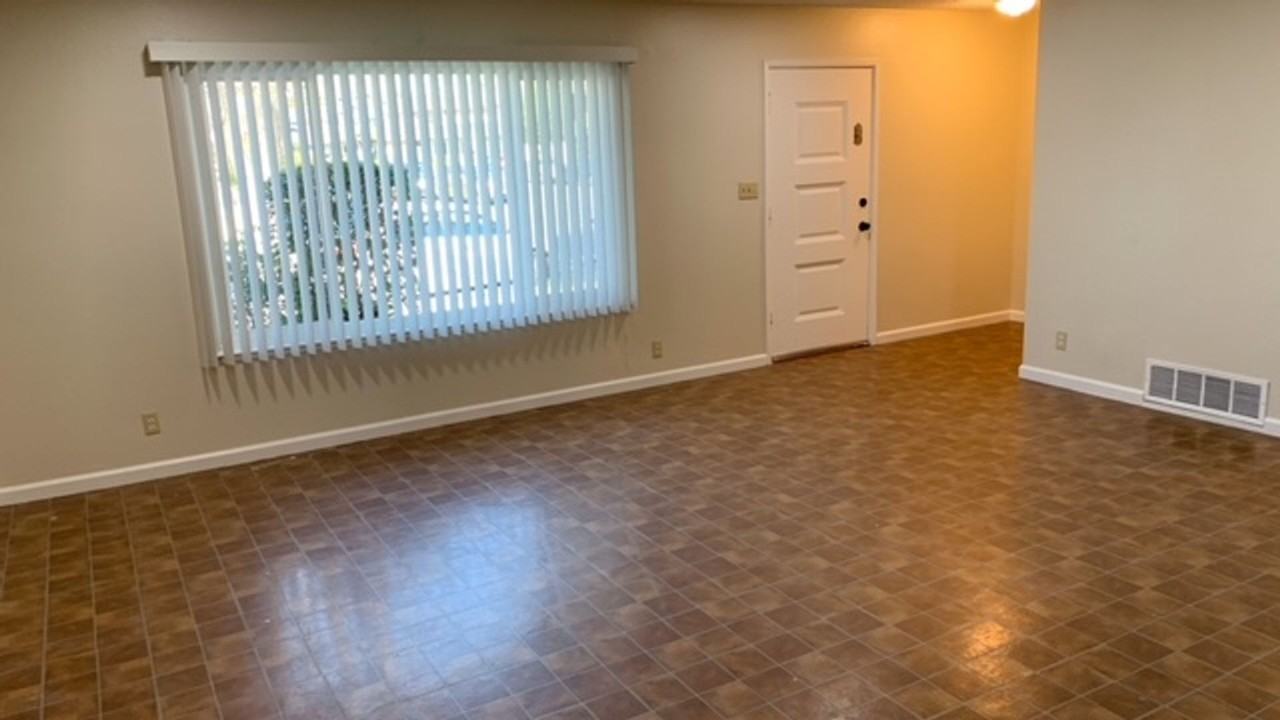 4690 Doane St - Photo 7 of 12