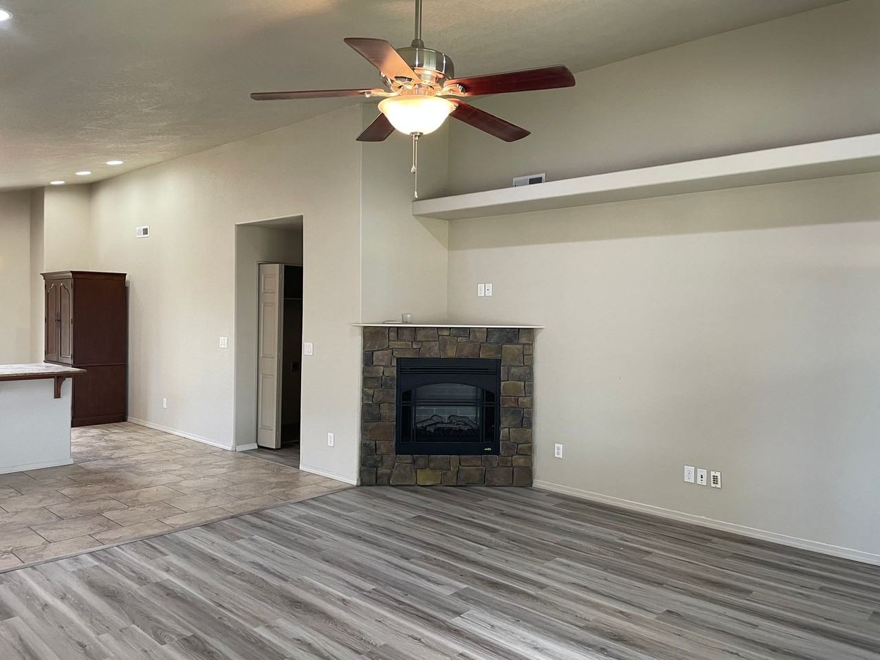 3564 Avenue G - Photo 4 of 24