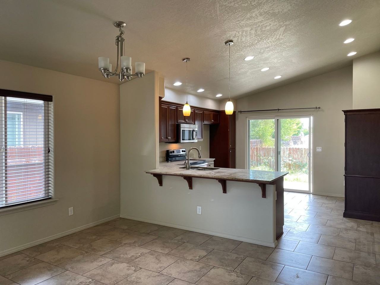 3564 Avenue G - Photo 6 of 24