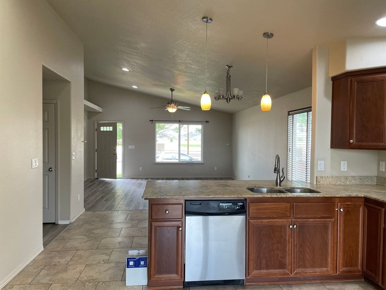 3564 Avenue G - Photo 7 of 24