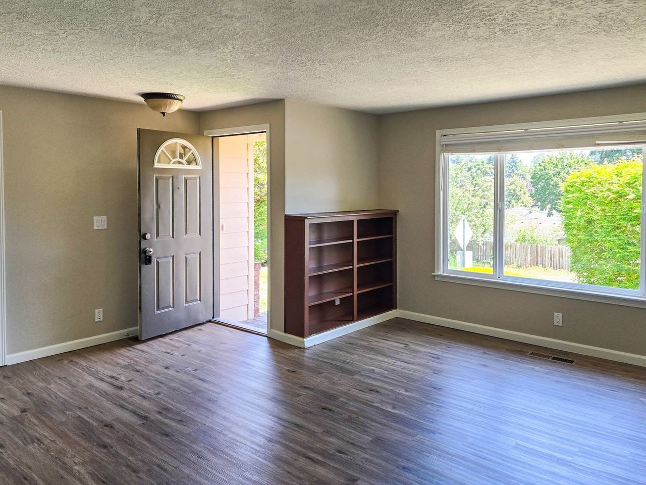 5245 Lone Oak Rd Se - Photo 3 of 24