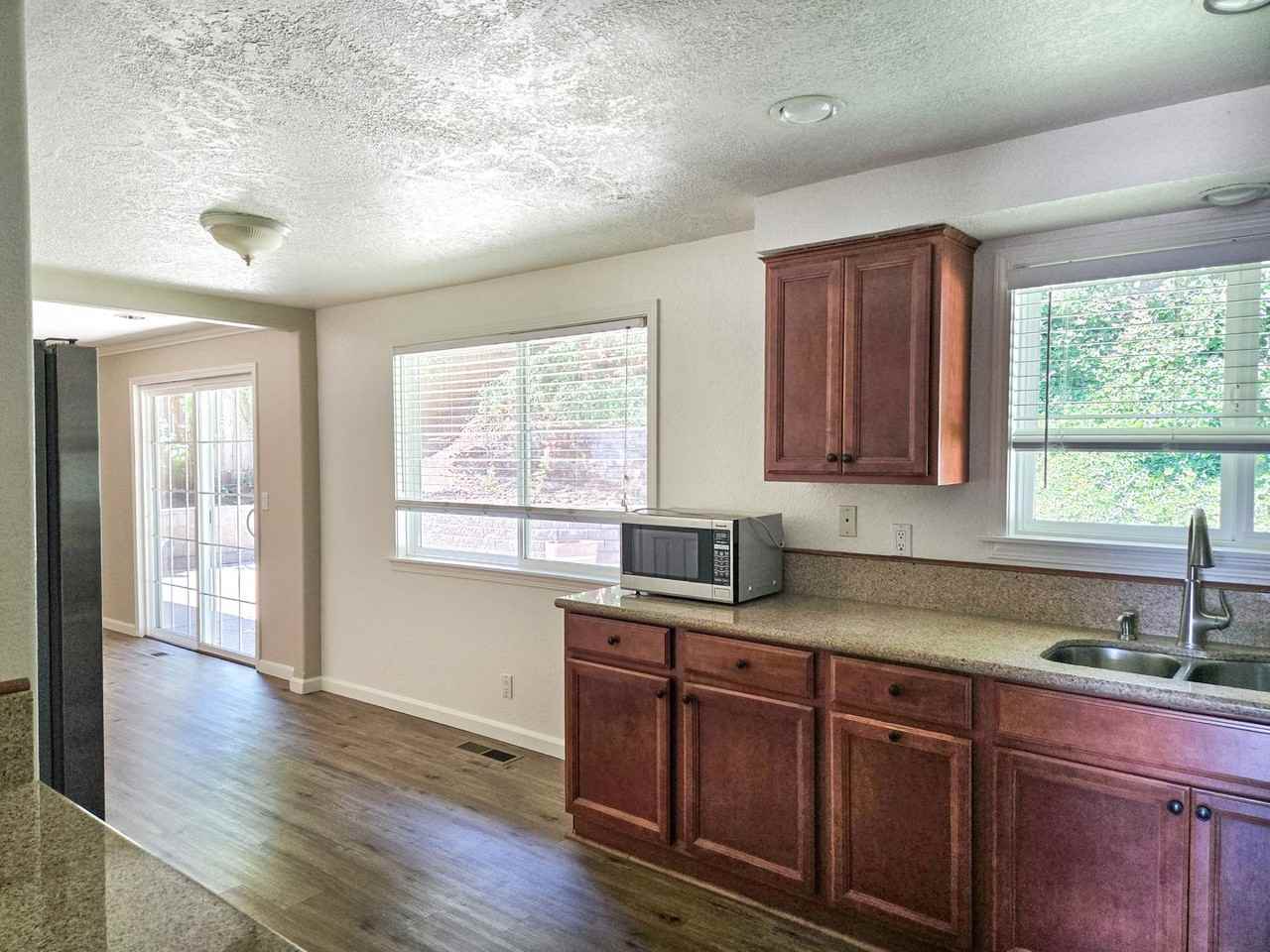 5245 Lone Oak Rd Se - Photo 5 of 24