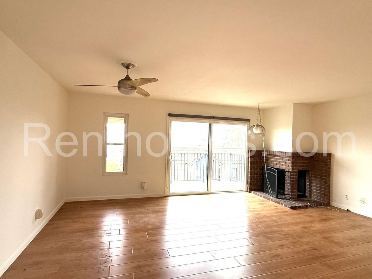 3745 Balboa Ter Unit C - Photo 4 of 30