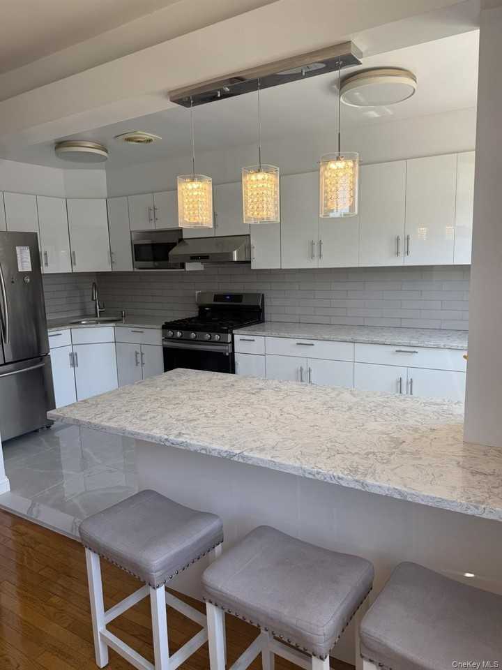 7111 60th Ave - Photo 2 of 5