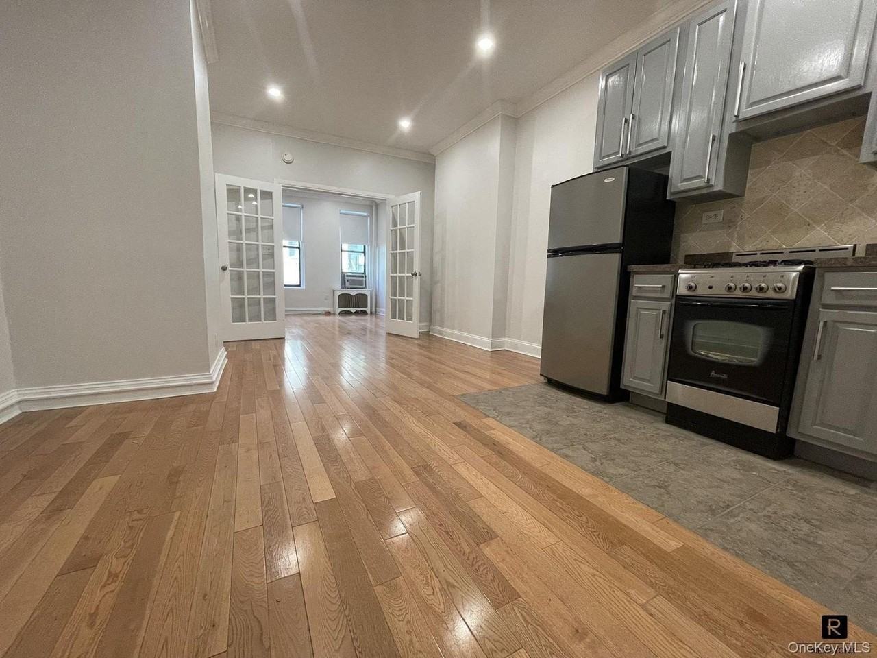 325 E 90th St #3RE - Photo 5 of 13