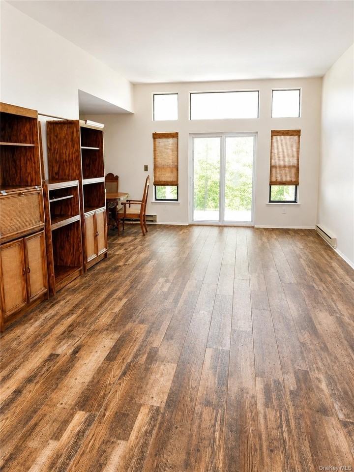 506 Alden Ct N - Photo 2 of 13