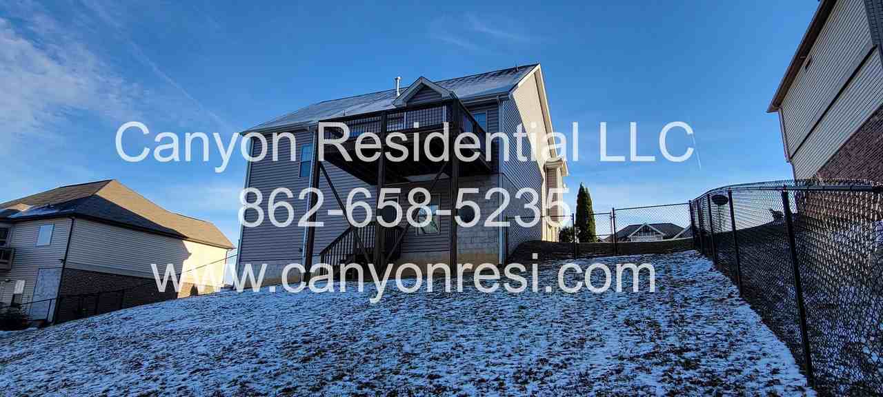 7451 Pfizer Dr - Photo 4 of 35