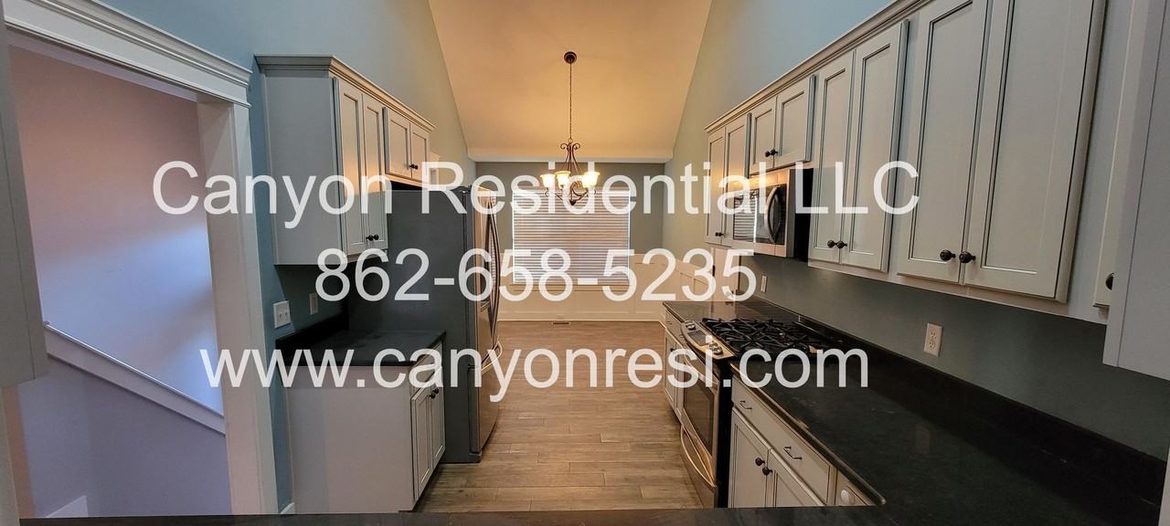 7451 Pfizer Dr - Photo 5 of 35