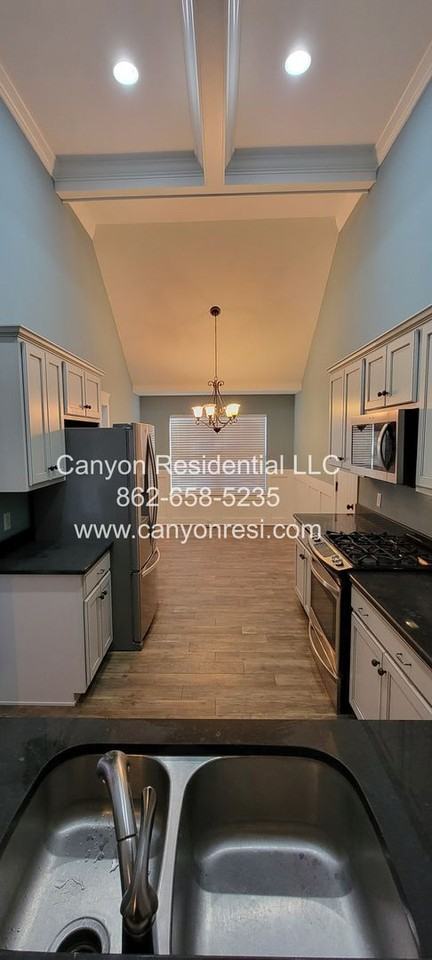 7451 Pfizer Dr - Photo 7 of 35