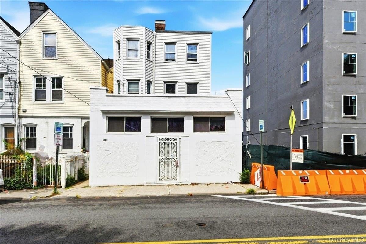 301 Warburton Ave #1 - Photo 3 of 11
