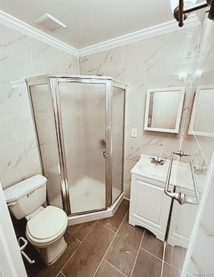 6422 Wetherole St #1stFL - Photo 6 of 8