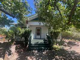 featured image of 90 6th St