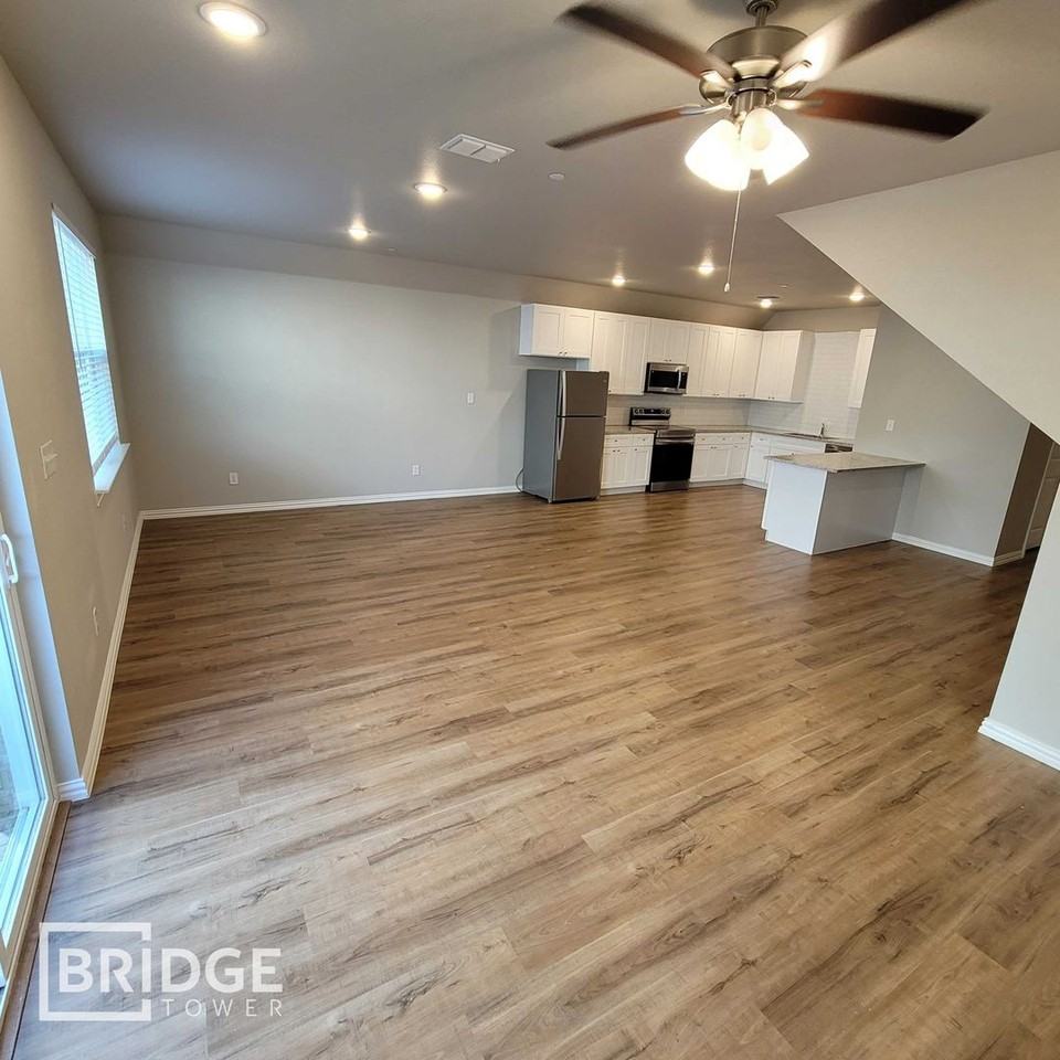 1009 W Golden Ln - Photo 2 of 18