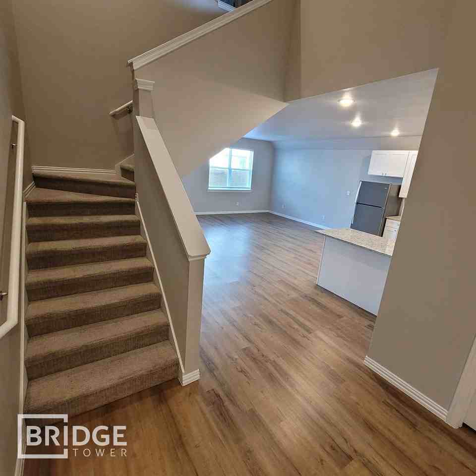 1009 W Golden Ln - Photo 3 of 18
