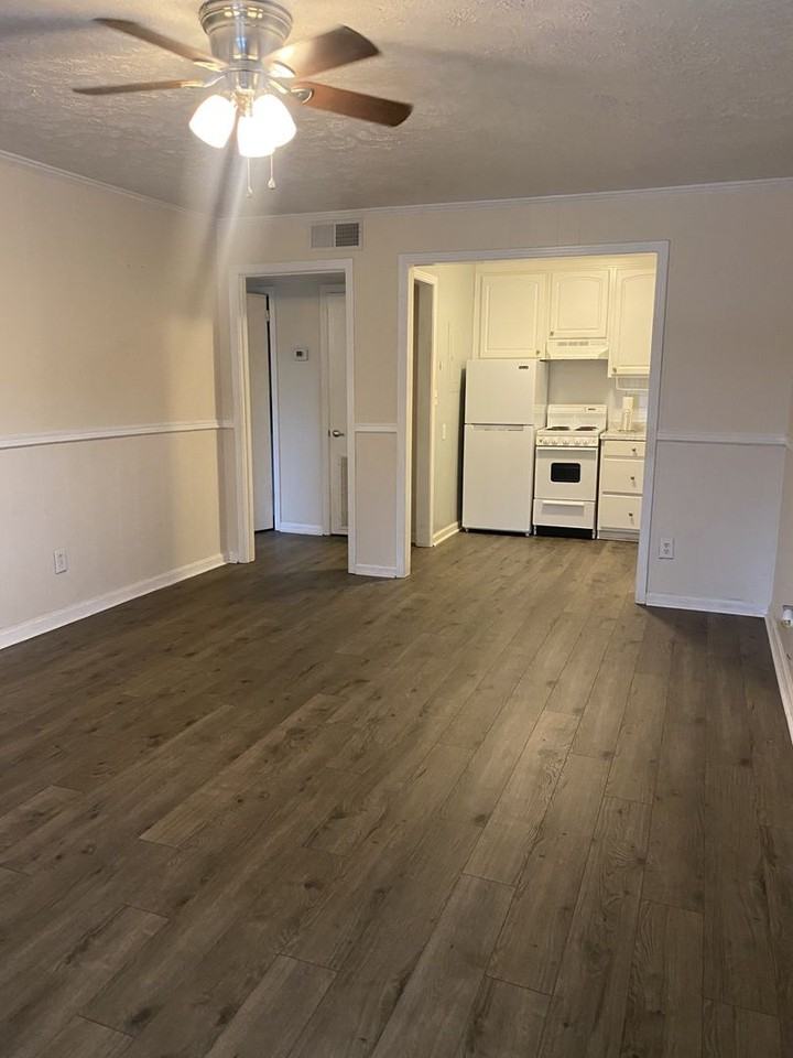 1045 E 10th St #106 - Photo 3 of 9