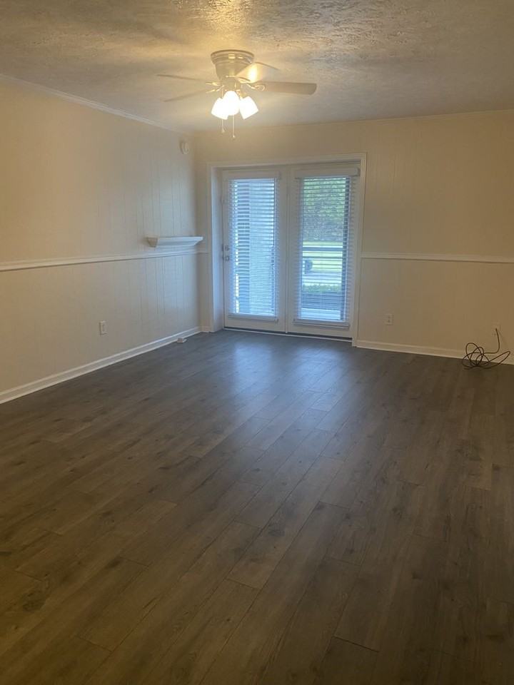 1045 E 10th St #106 - Photo 5 of 9