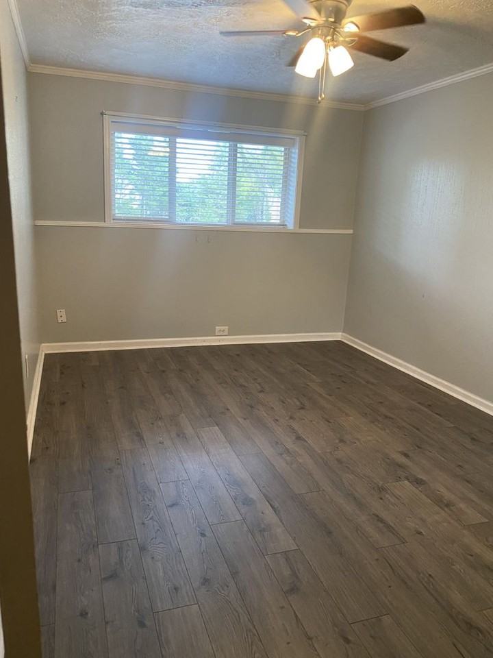 1045 E 10th St #106 - Photo 6 of 9