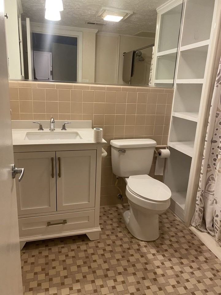 1045 E 10th St #106 - Photo 7 of 9