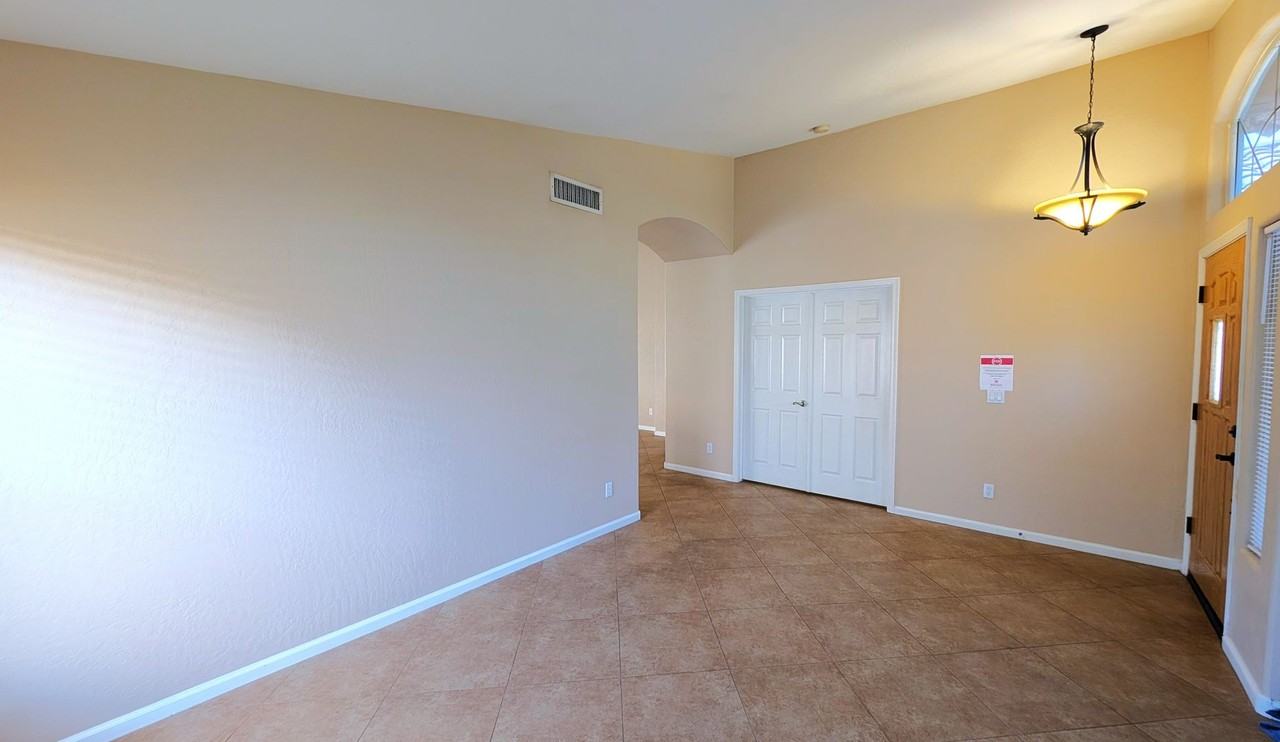 929 N Quail Ln - Photo 6 of 40