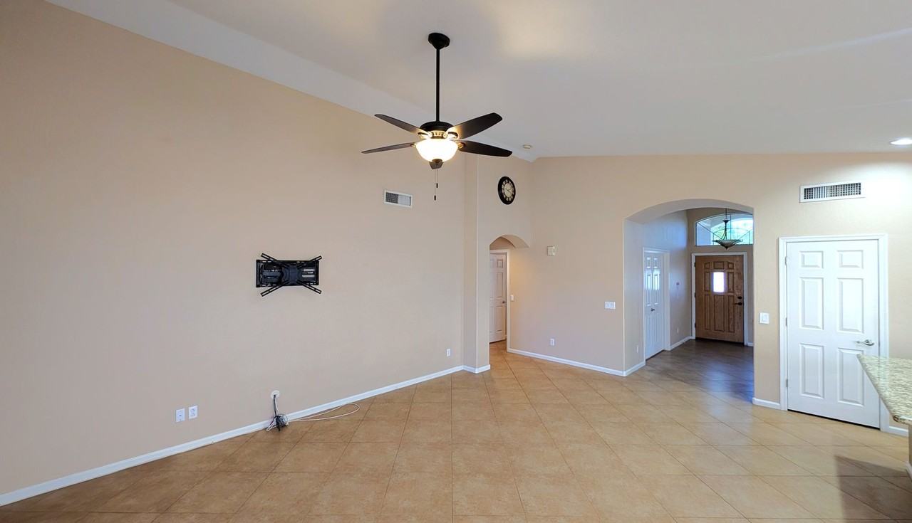 929 N Quail Ln - Photo 7 of 40