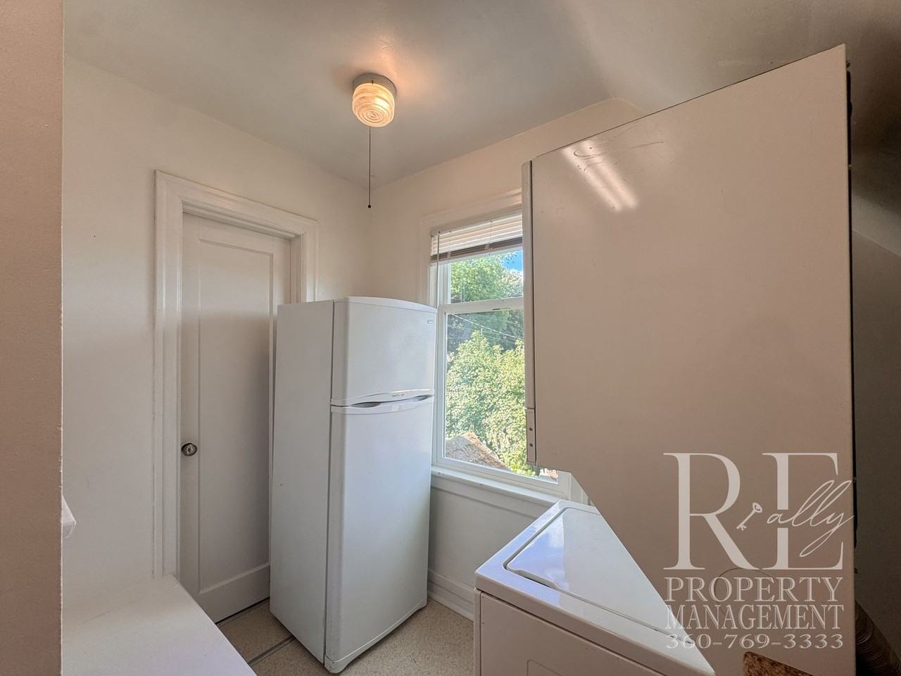 1540 N Callow Ave #C - Photo 6 of 15