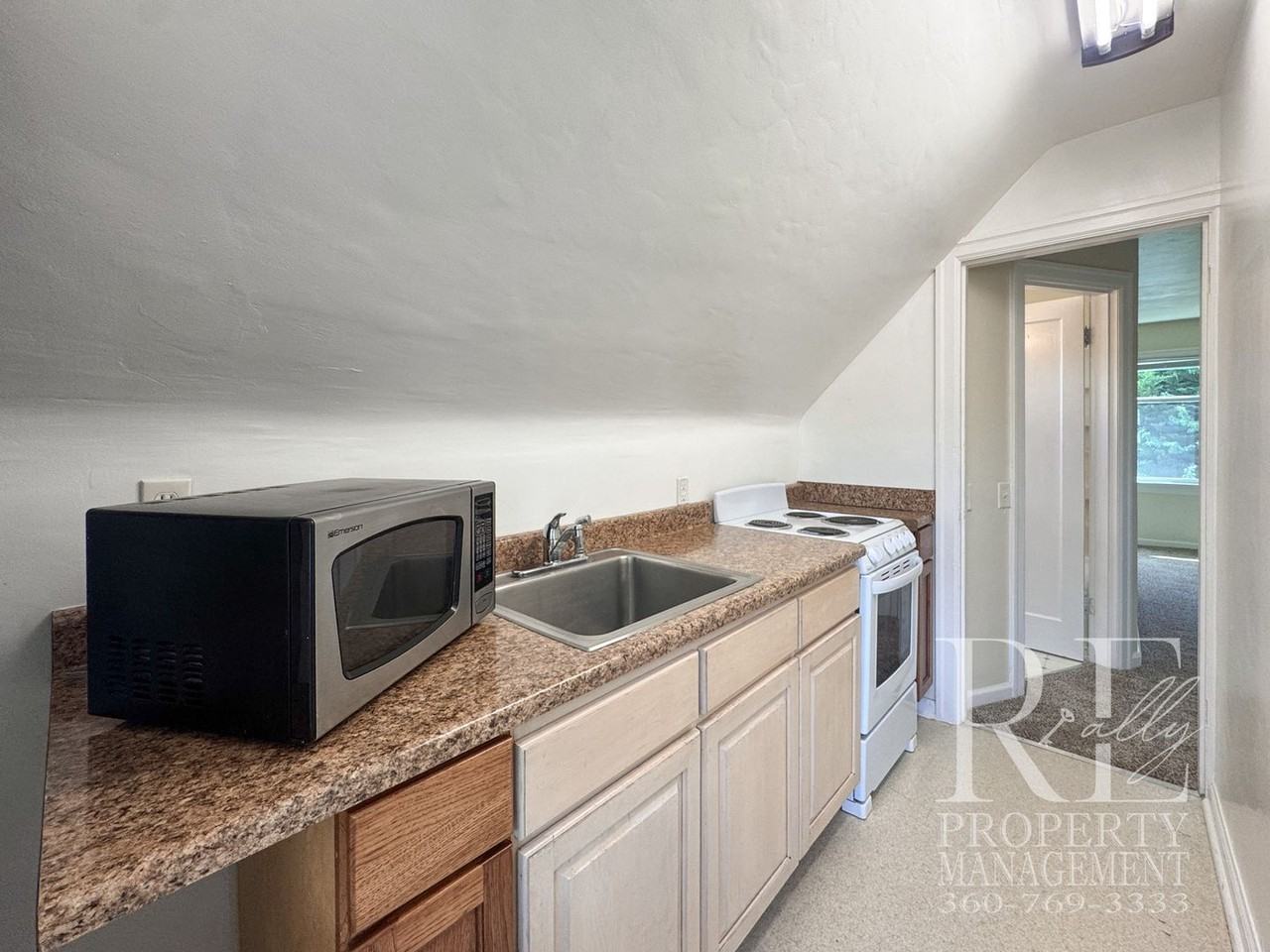 1540 N Callow Ave #C - Photo 7 of 15