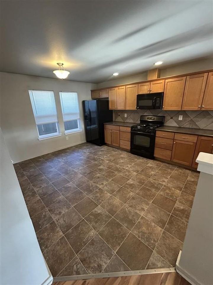 206 Walnut Grove Ct - Photo 5 of 15
