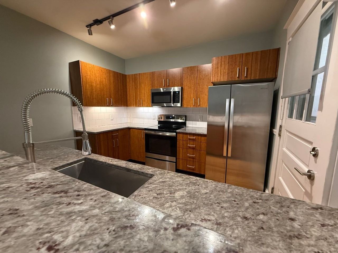 139 S Colonial Ave - Photo 5 of 14