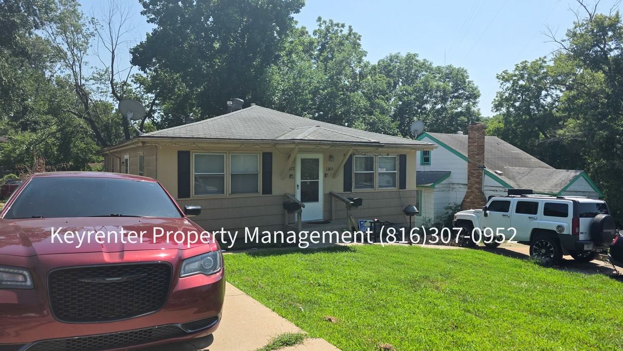9307 E 15th St S - Photo 2 of 18