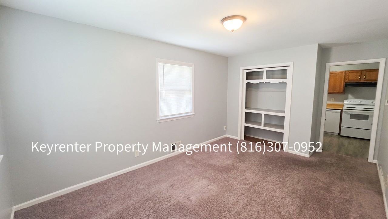 9307 E 15th St S - Photo 4 of 18