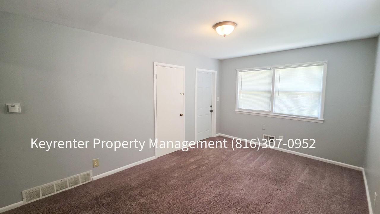 9307 E 15th St S - Photo 5 of 18