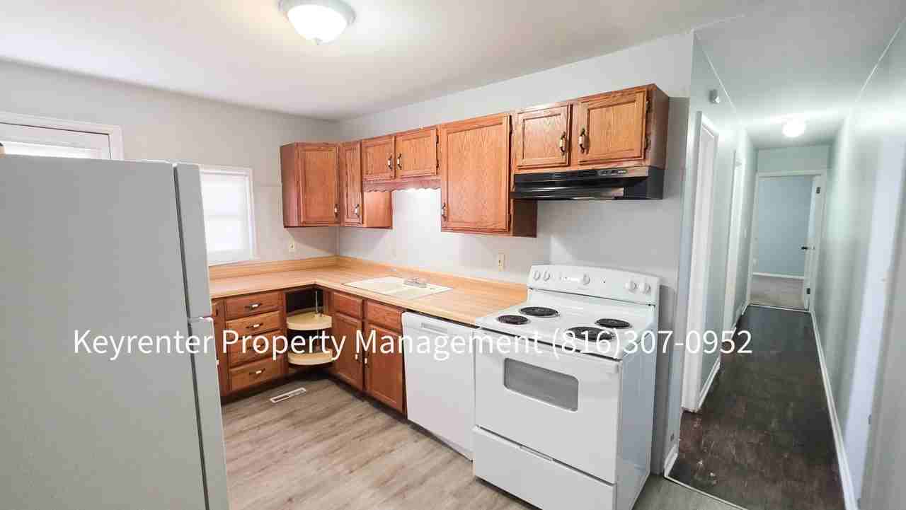 9307 E 15th St S - Photo 6 of 18