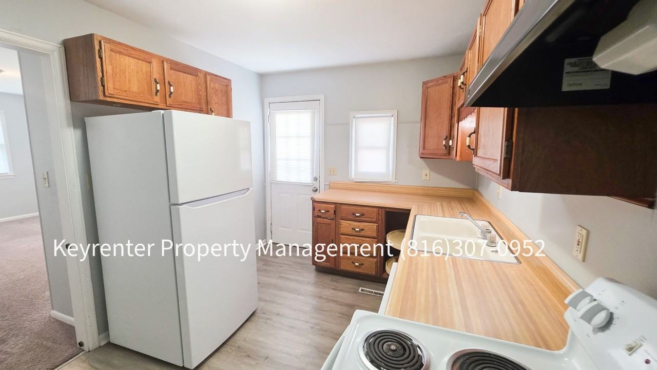 9307 E 15th St S - Photo 7 of 18