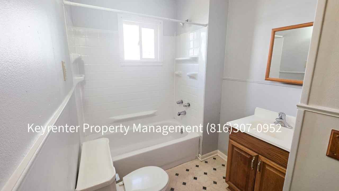 9307 E 15th St S - Photo 5 of 18