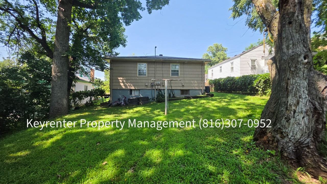 9307 E 15th St S - Photo 6 of 18