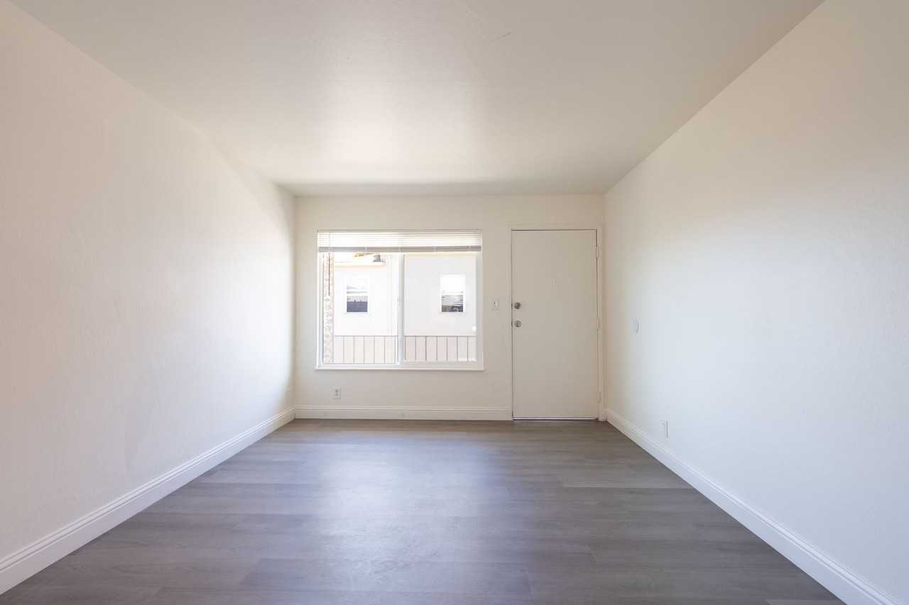 2633 E 16th St - Photo 5 of 20
