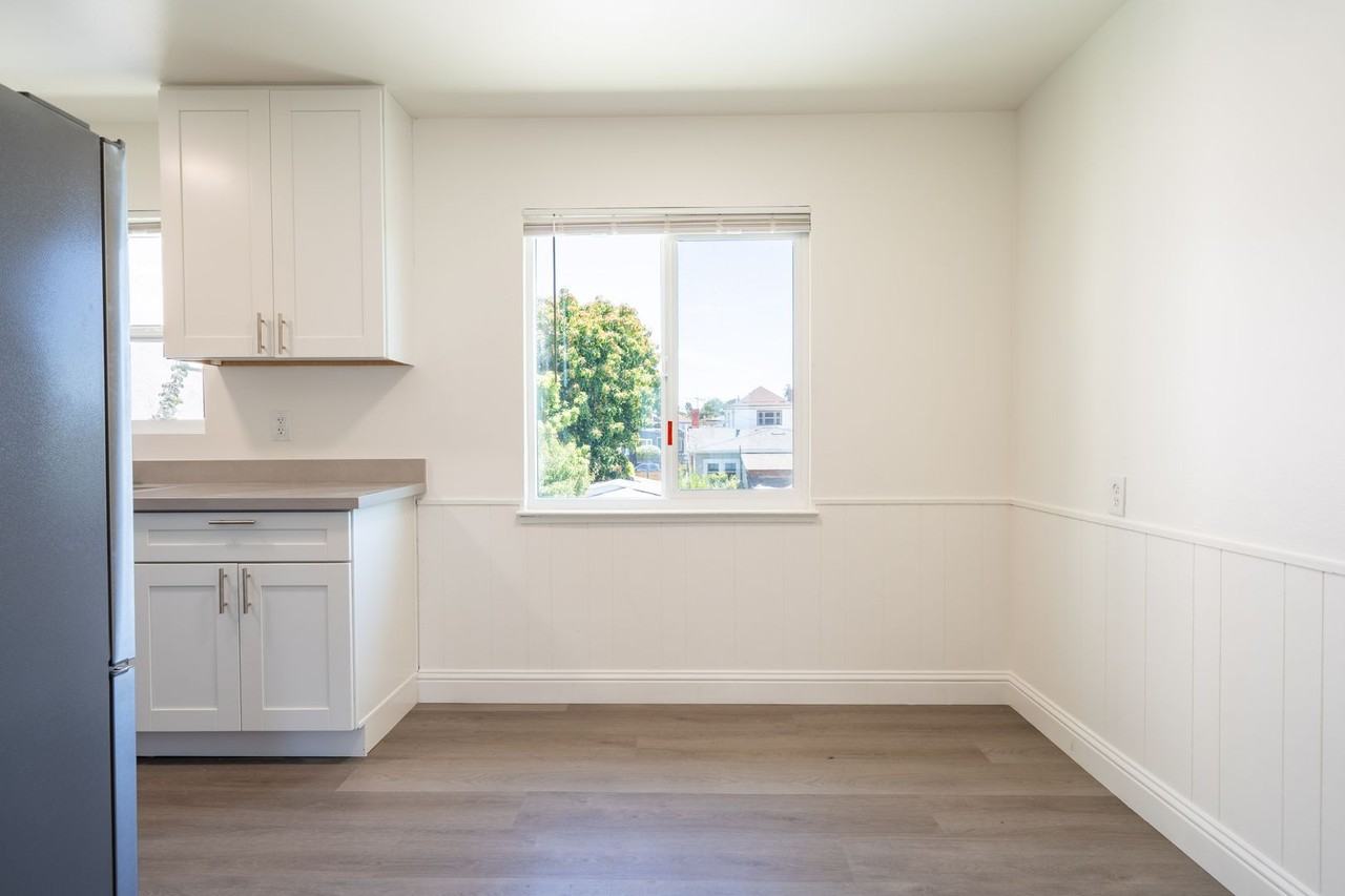 2633 E 16th St - Photo 6 of 20