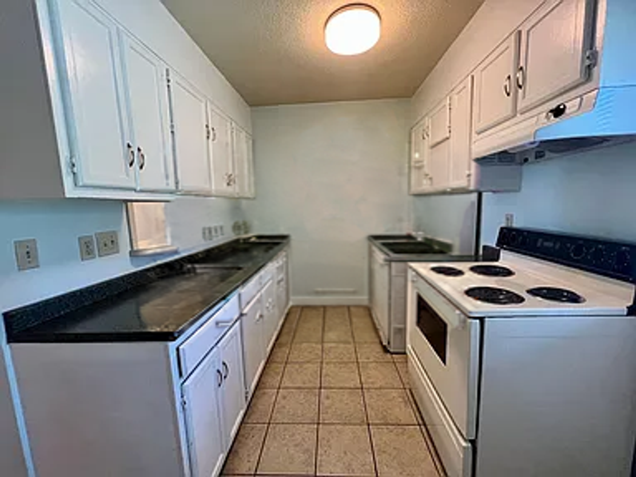 2427 Robley Dr - Photo 4 of 9