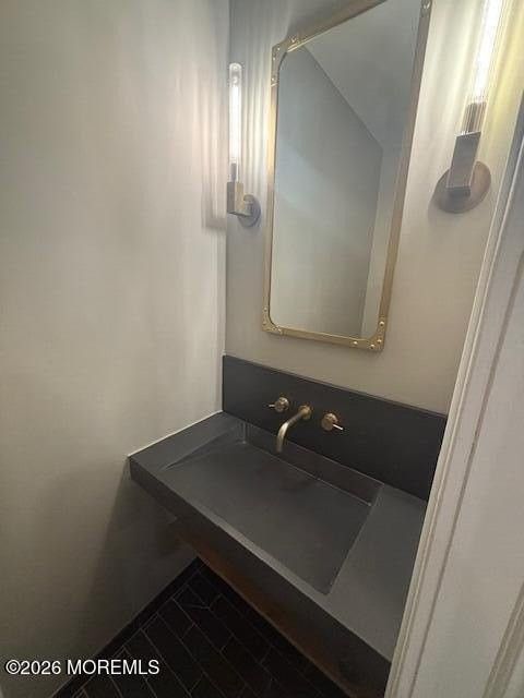 682 Woodgate Ave - Photo 7 of 11