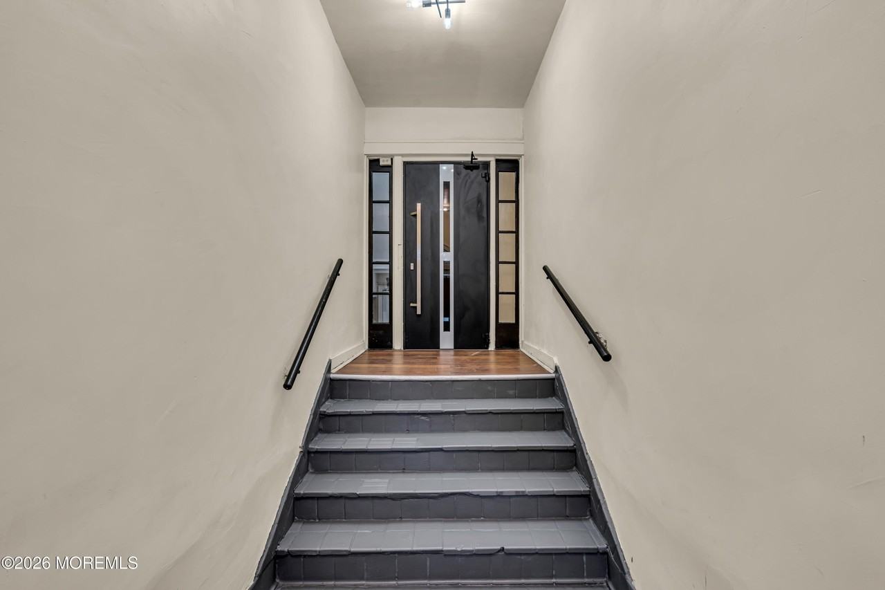 922 4th Ave #2B - Photo 3 of 24