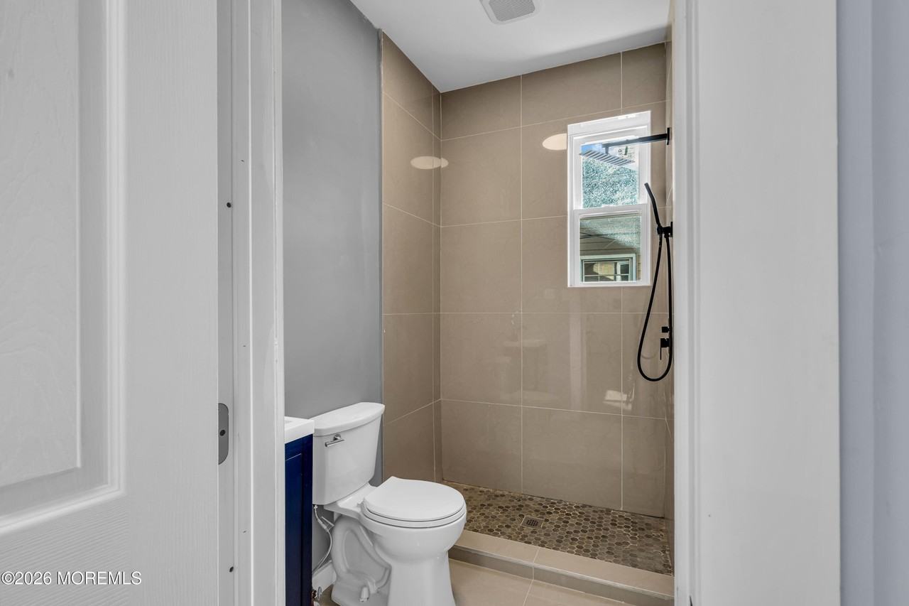 922 4th Ave #2B - Photo 4 of 24