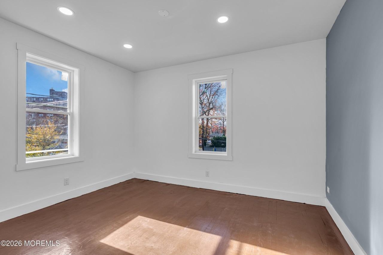 922 4th Ave #2B - Photo 5 of 24