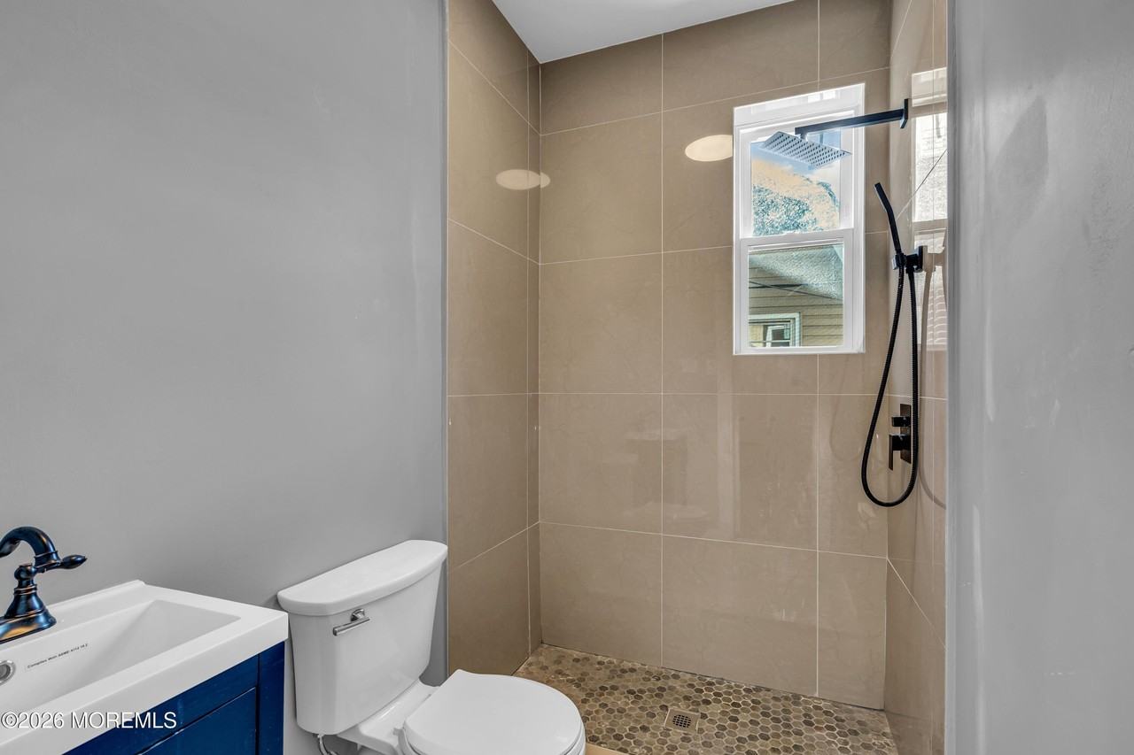 922 4th Ave #2B - Photo 6 of 24