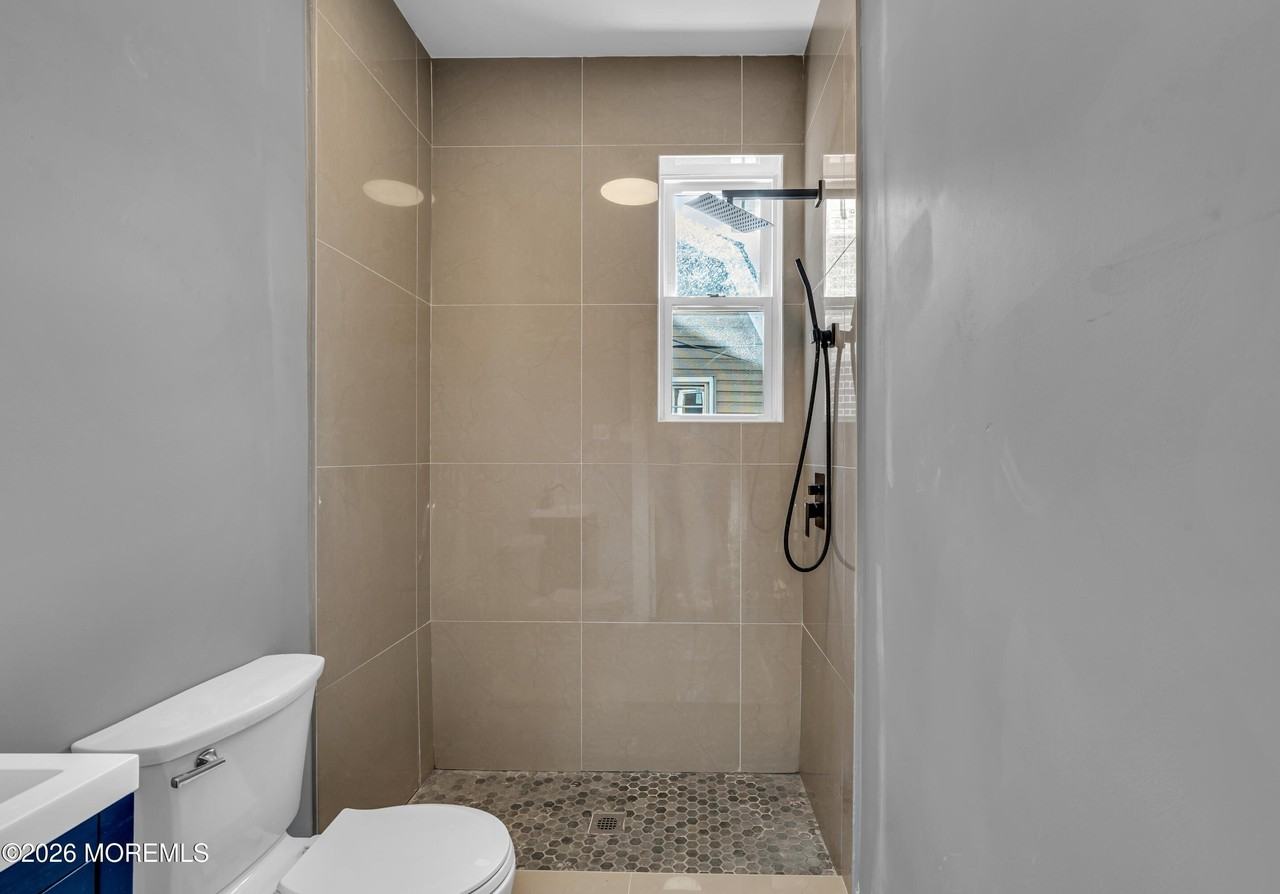 922 4th Ave #2B - Photo 7 of 24