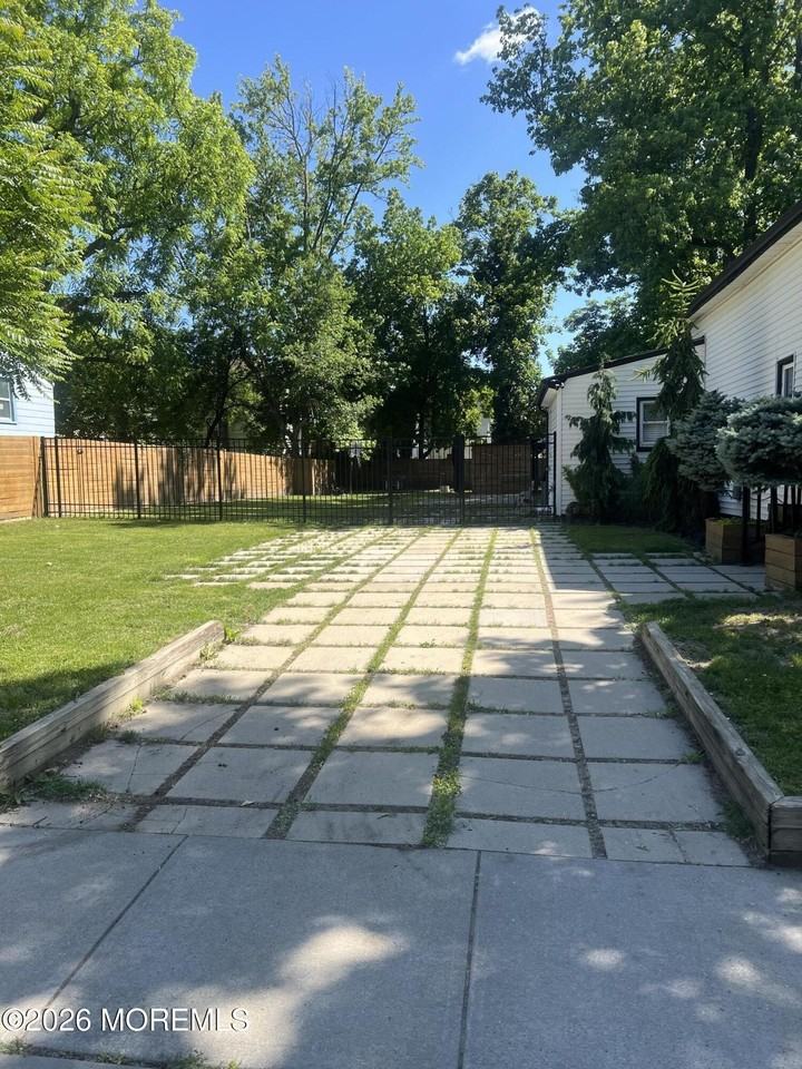 1224 Washington Ave - Photo 4 of 14